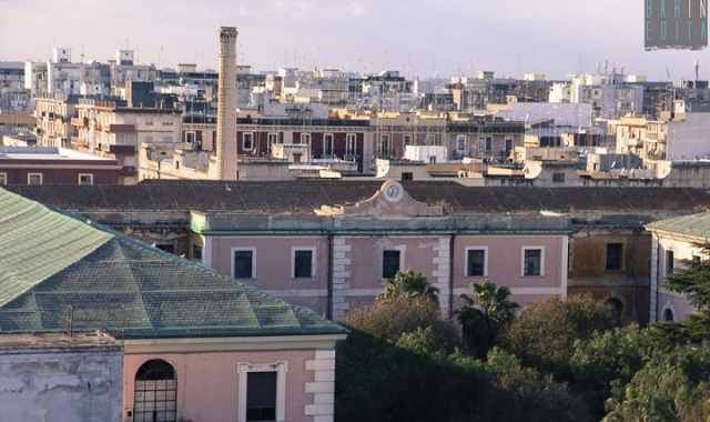 L'ex Manifattura Tabacchi: tra degrado e bancarelle un affascinante luogo centenario
